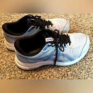 Men’s ASICS size 9 (gently used)